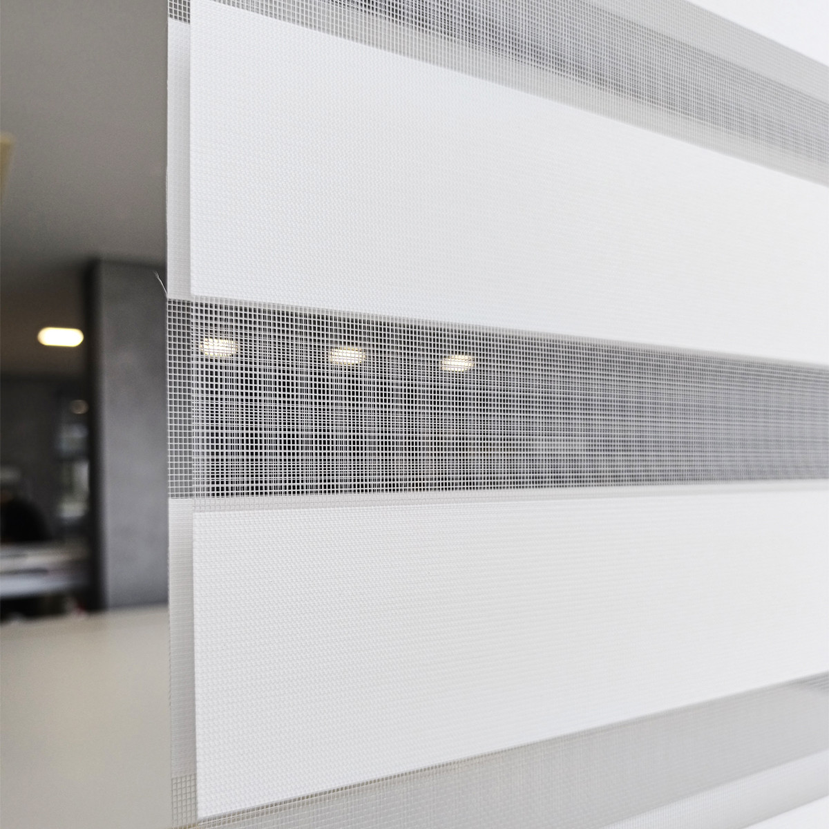 Διπλό ρόλερ Zebra Ελεγχόμενης σκίασης V1 Λευκό ΖΑ1 Διπλό ρόλερ Zebra Ελεγχόμενης σκίασης V1 Λευκό ΖΑ1